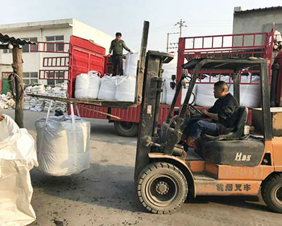 綠碳化硅裝車(chē)中